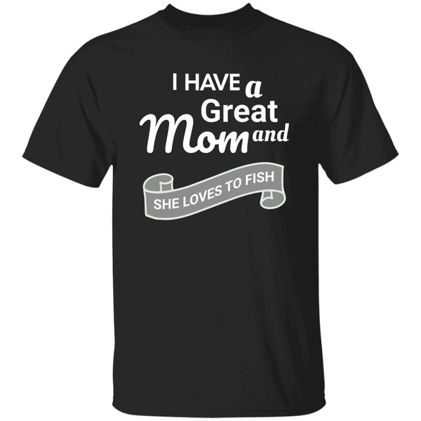 I have a great mom and she loves to fish t-shirt k black